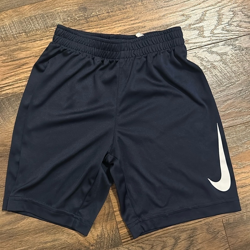 Nike Boys' Performance Swoosh Short size L